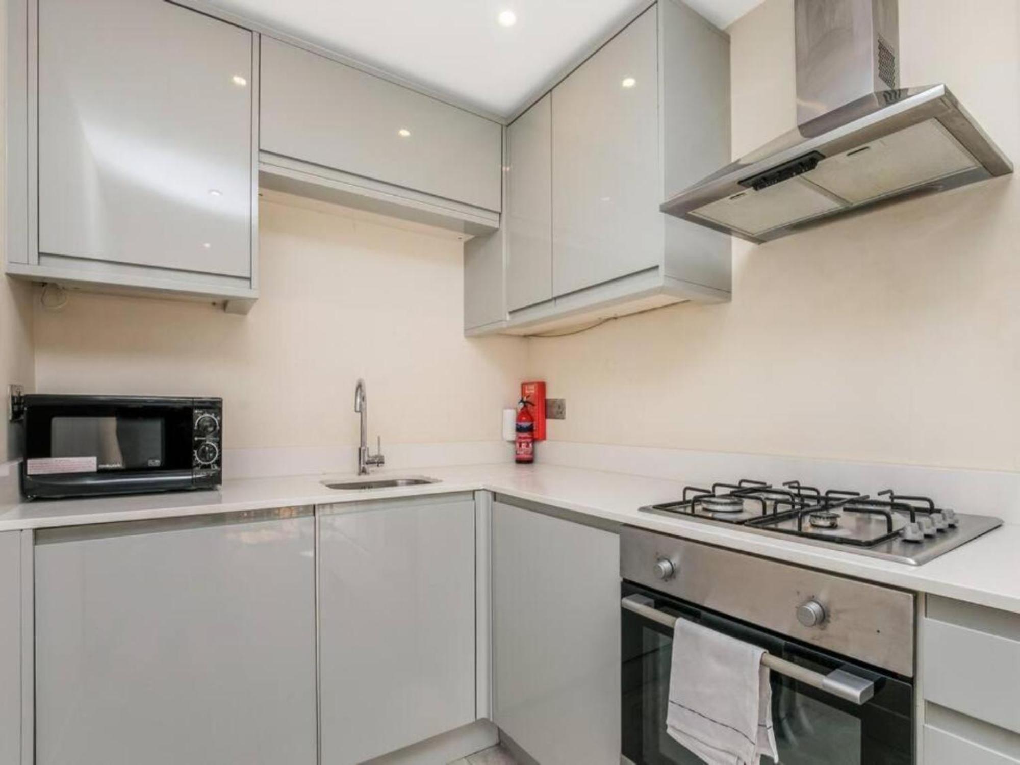 Pass The Keys Ealing Queen Of The Suburbs 2Bd Apartment Londra Dış mekan fotoğraf