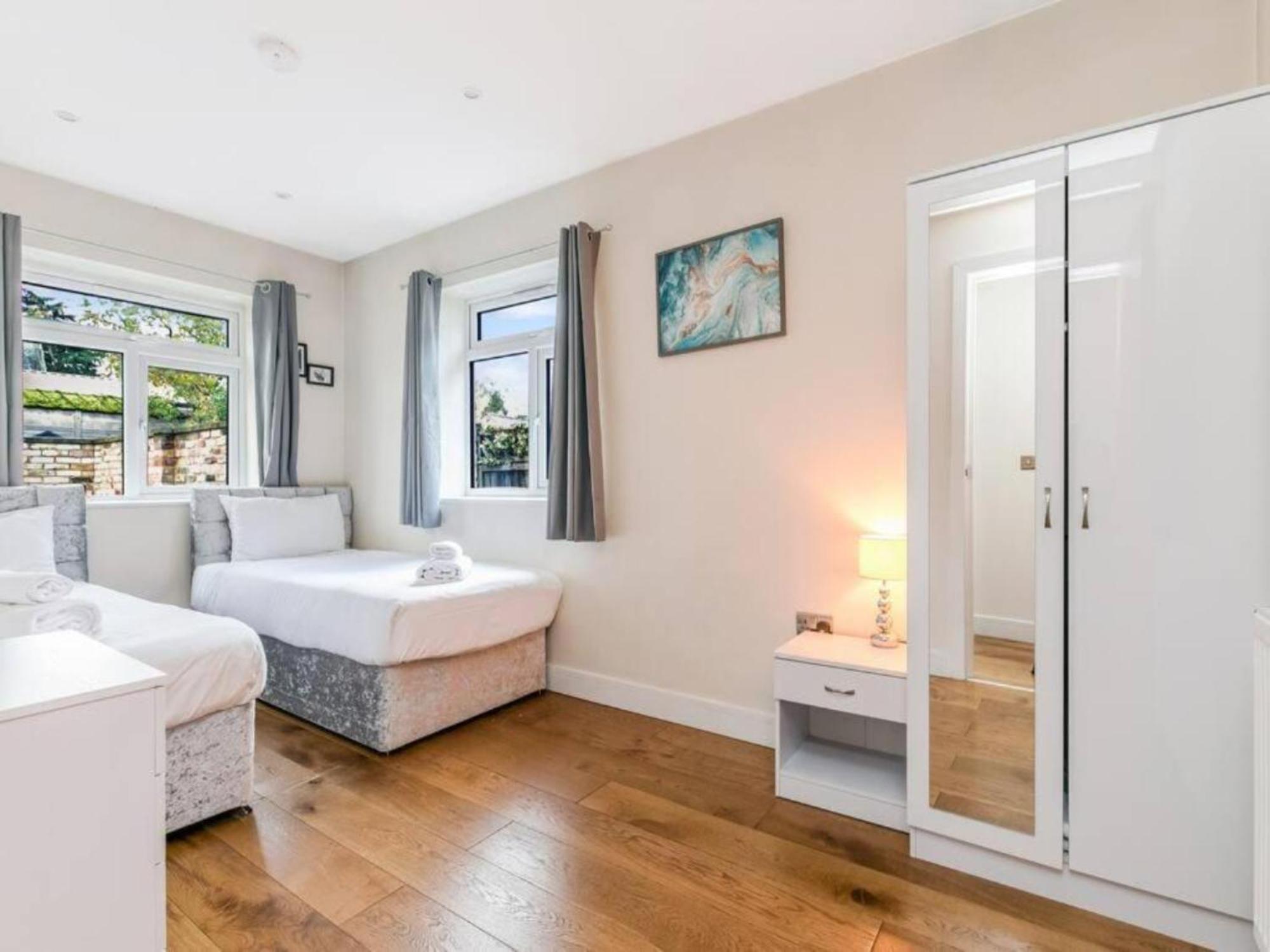 Pass The Keys Ealing Queen Of The Suburbs 2Bd Apartment Londra Dış mekan fotoğraf