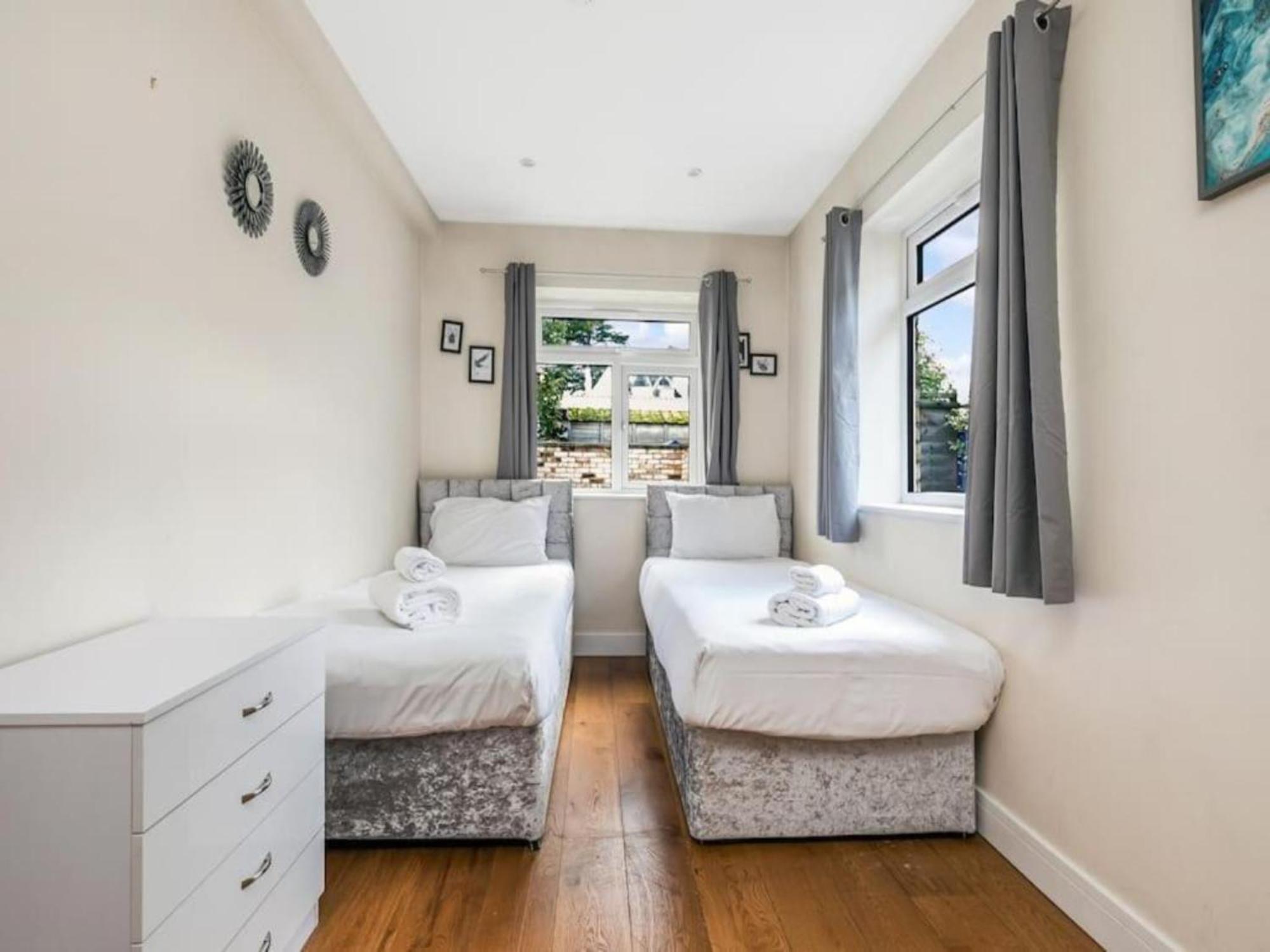 Pass The Keys Ealing Queen Of The Suburbs 2Bd Apartment Londra Dış mekan fotoğraf
